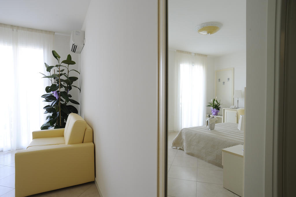 Residence Suite Smeraldo Riccione Cameră foto