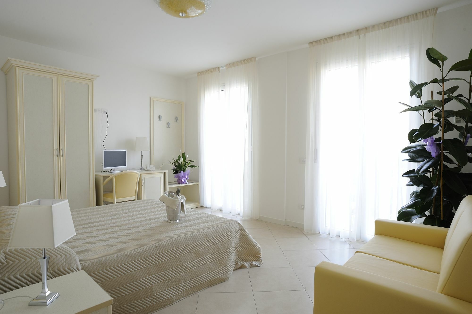 Residence Suite Smeraldo Riccione Exterior foto