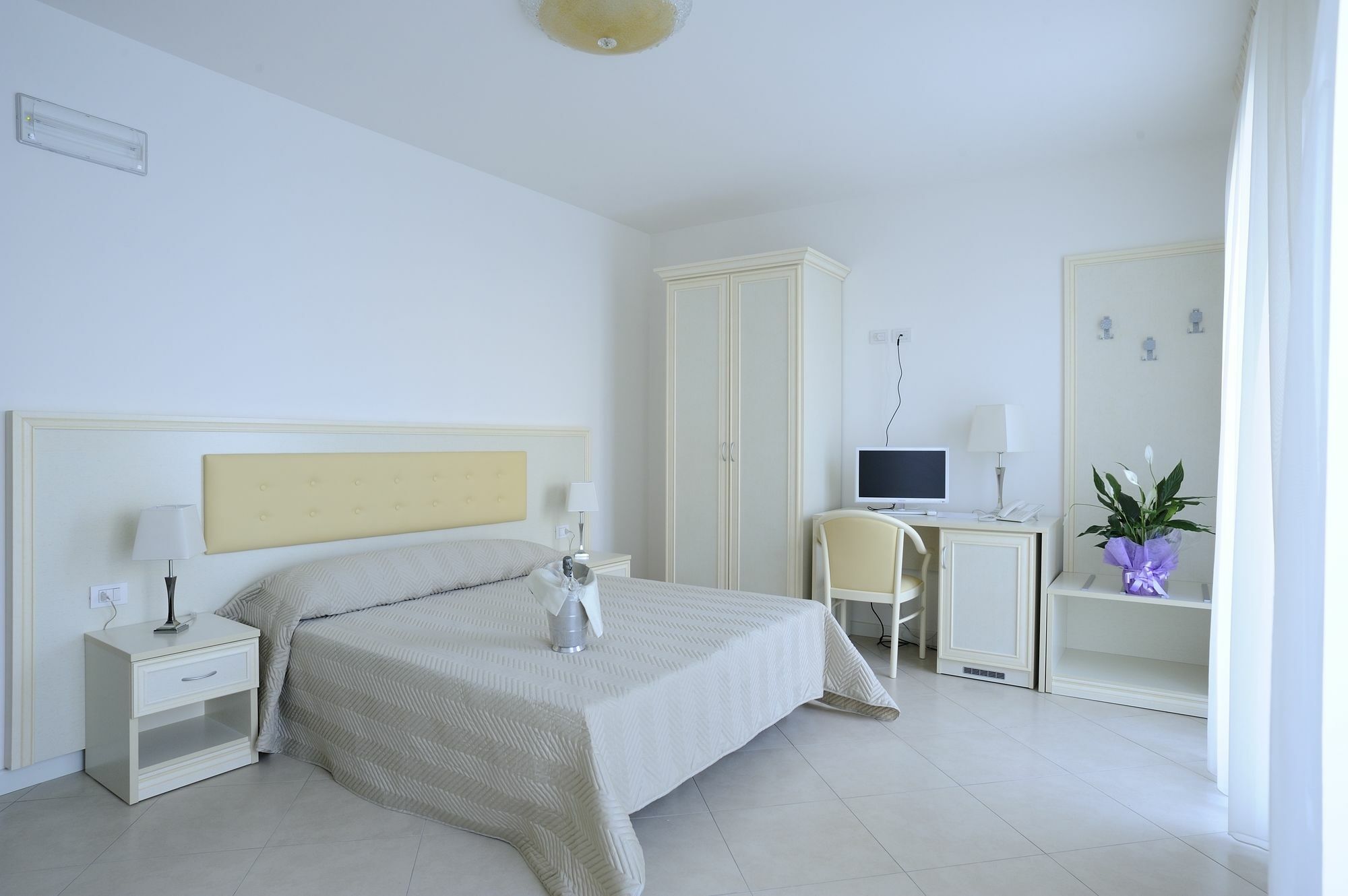 Residence Suite Smeraldo Riccione Exterior foto
